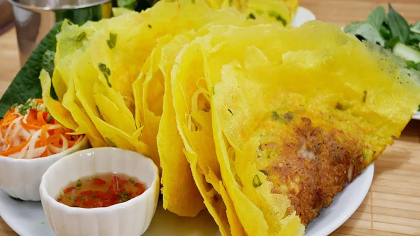the local guide to find authentic banh xeo Vietnamese crepes in ho chi minh